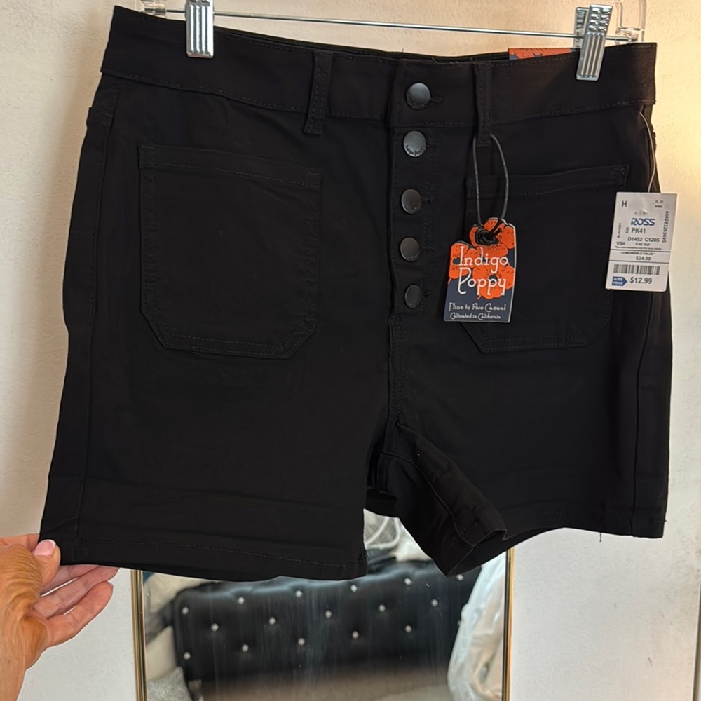 Indigo poppy black shorts